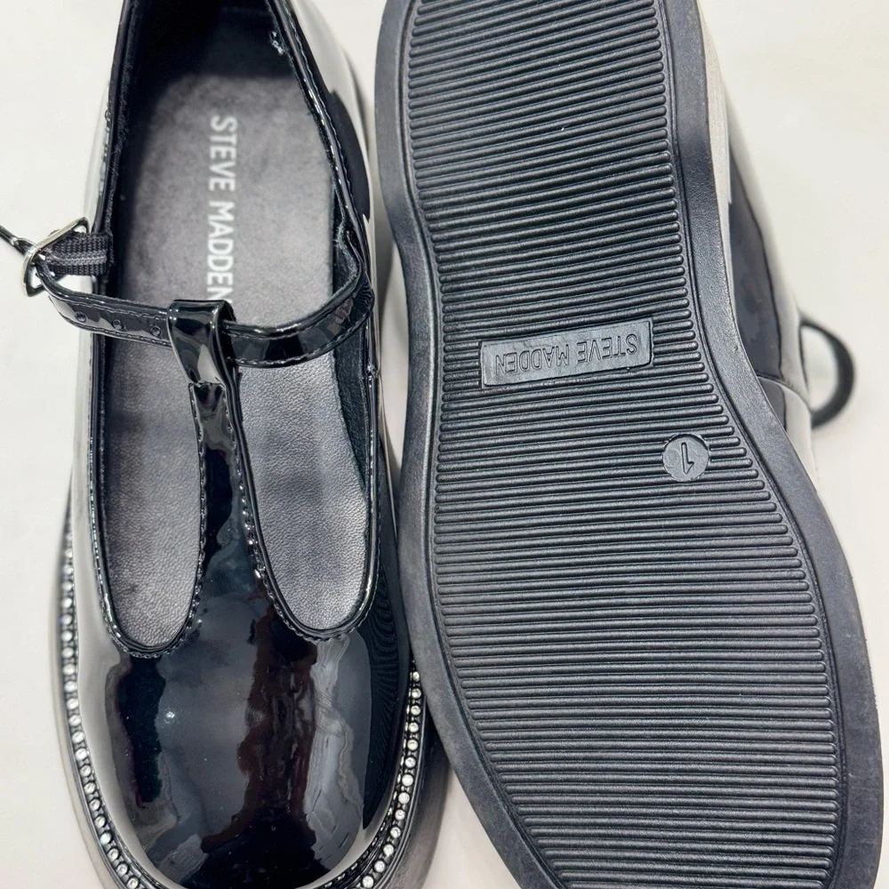 Steve Madden Black T-Strap Shoes - Picture 4 of 5